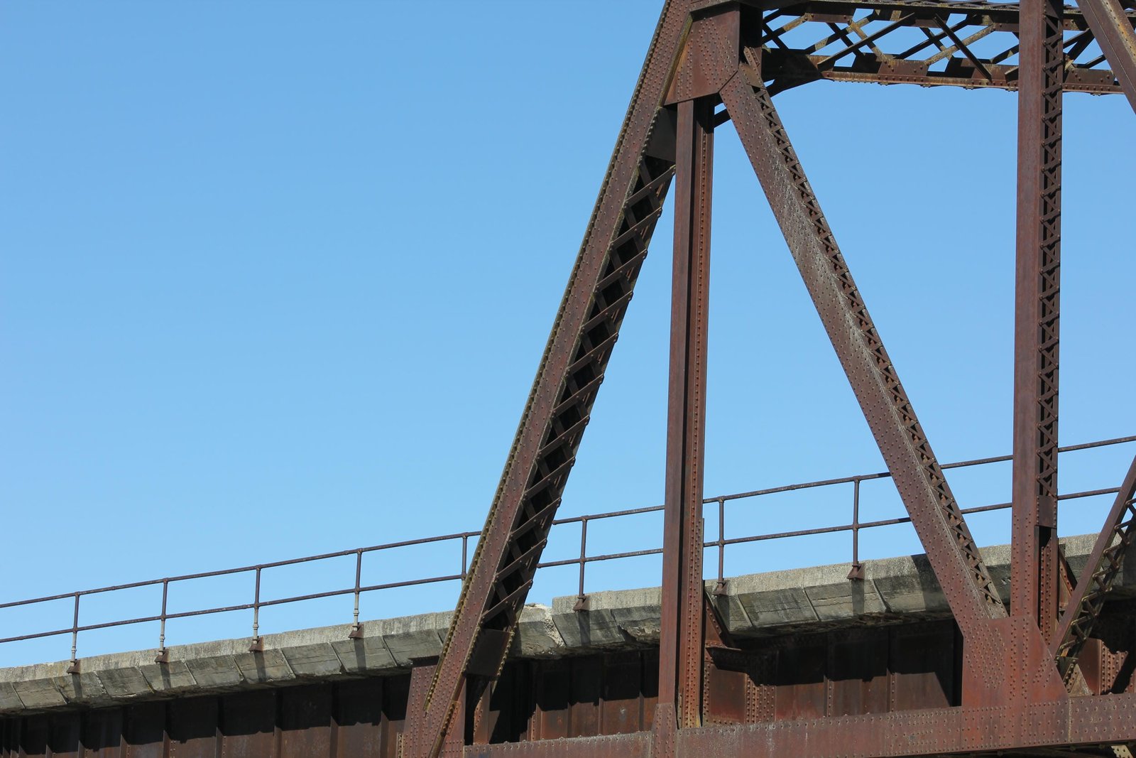 Endpost, east span (span #1)